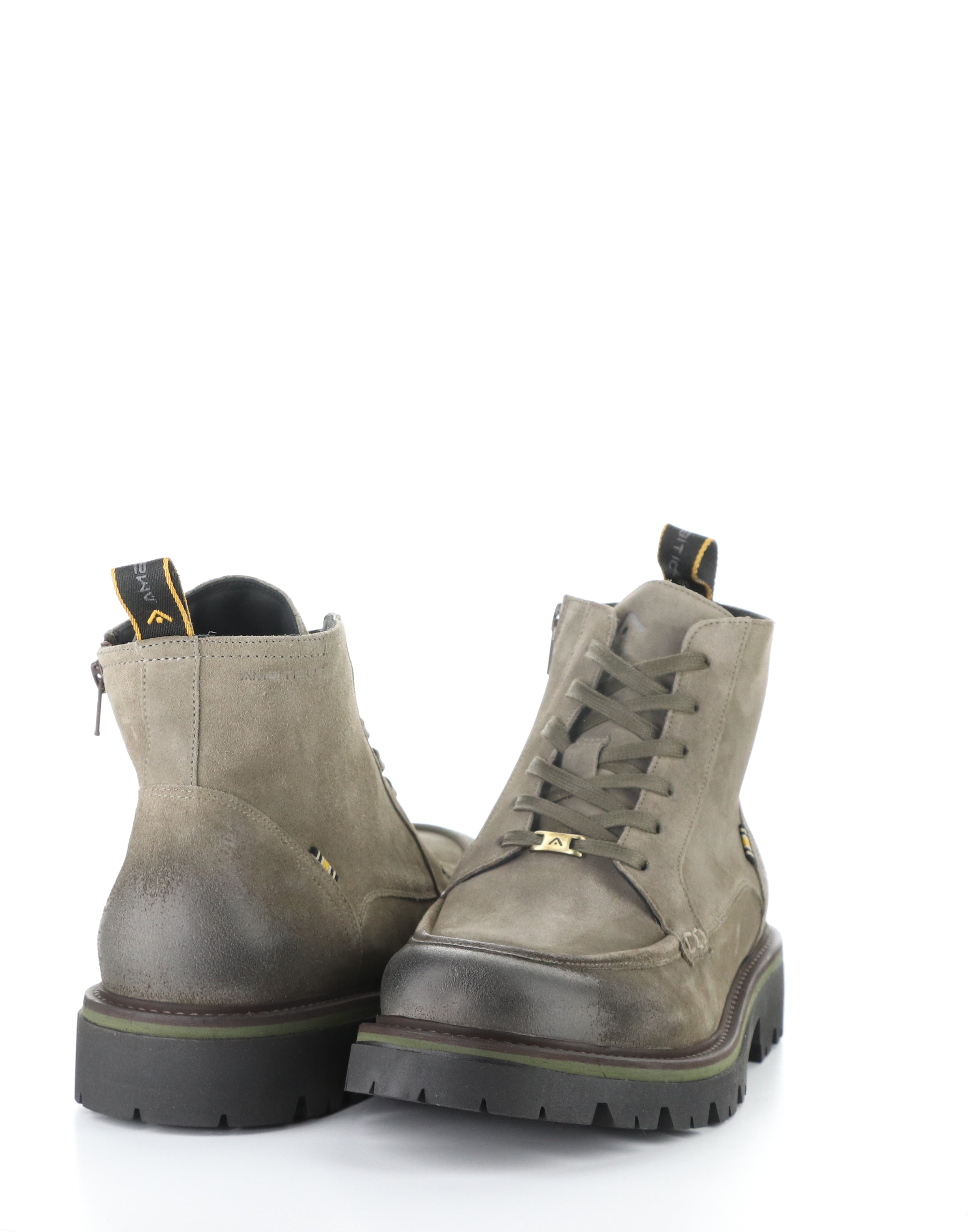 VET RELAXED SUEDE LACE UP BOOT