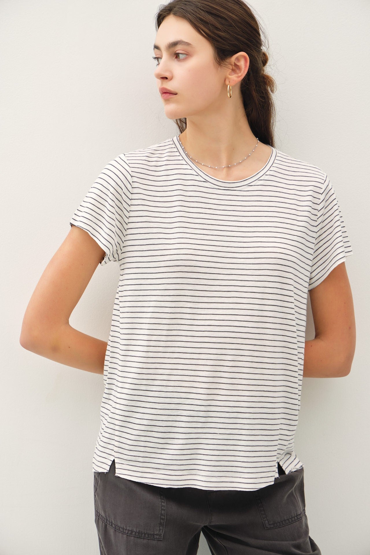 LINEN BLEND FINE STRIPE TEE
