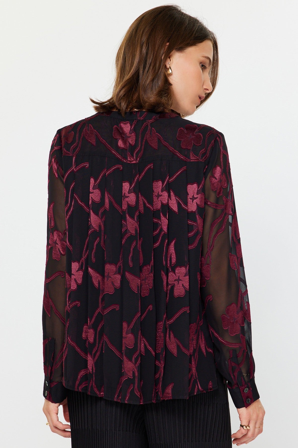 FLORAL JACQUARD V-NECK BLOUSE