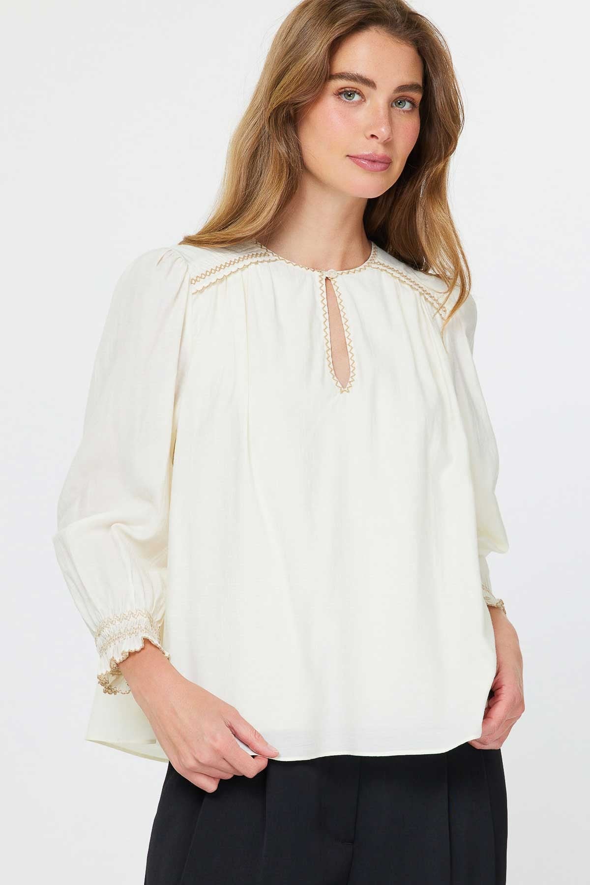 EMBROIDERED KEYHOLE PEASANT BLOUSE