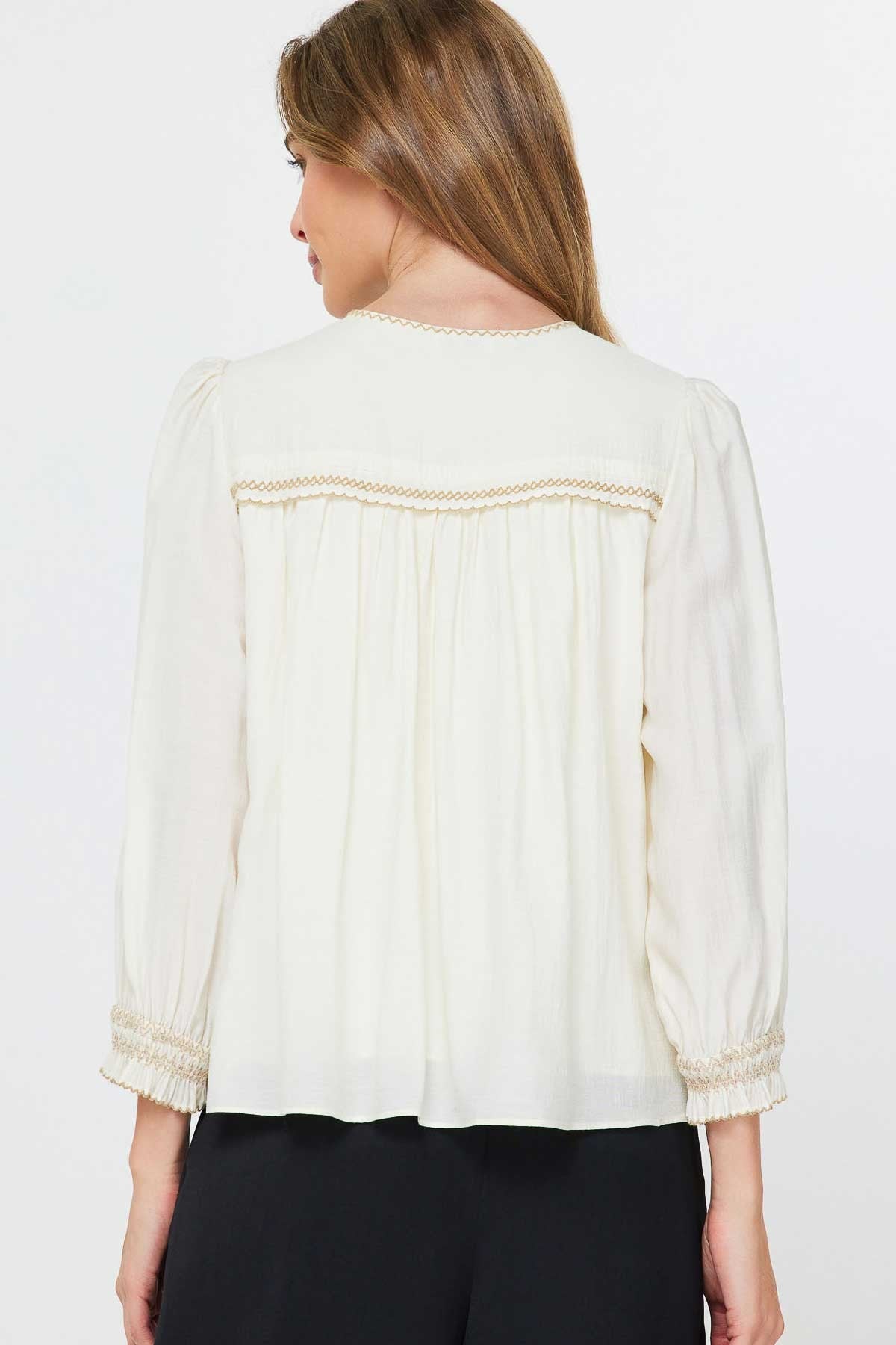 EMBROIDERED KEYHOLE PEASANT BLOUSE