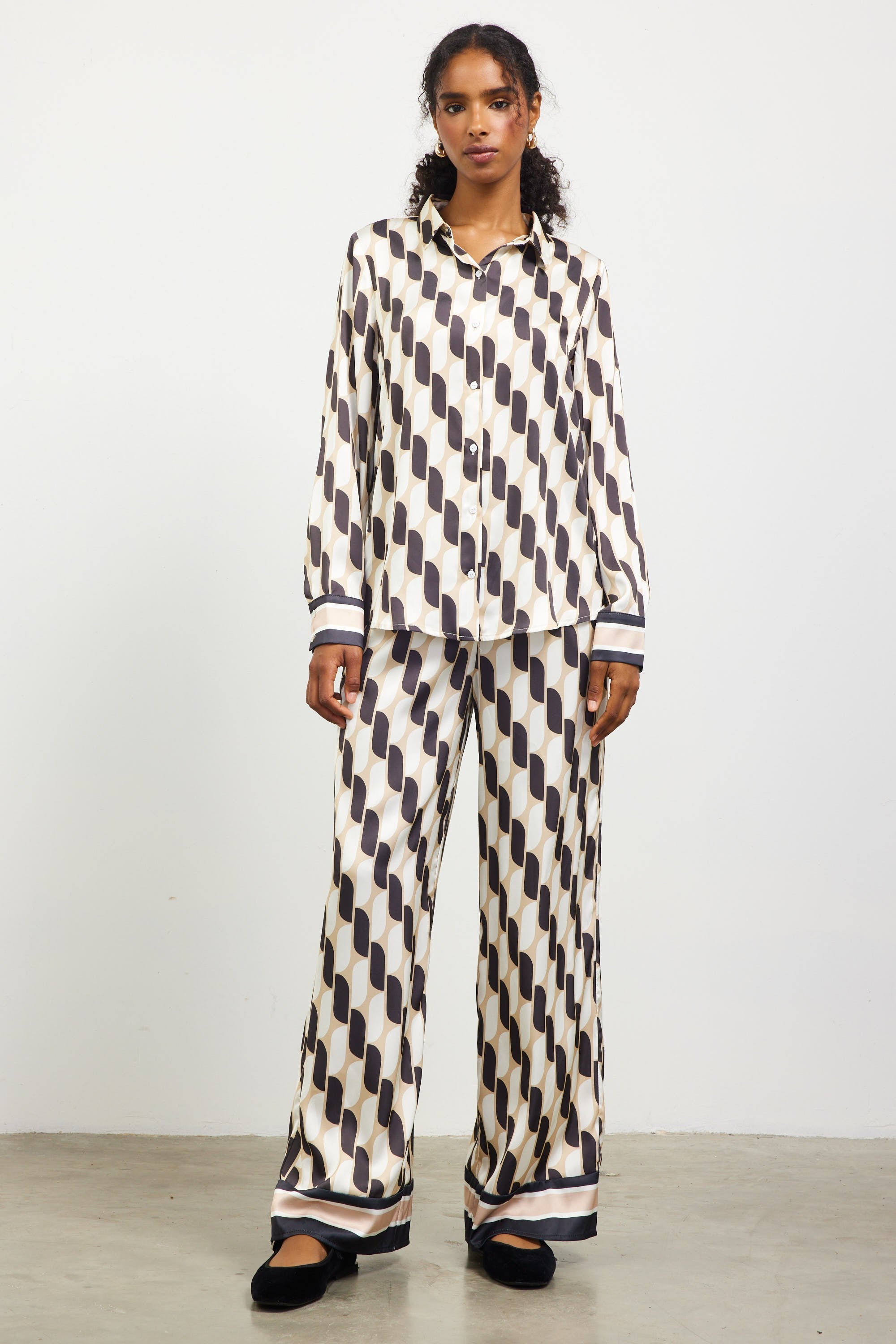 GEO PRINT BUTTON DOWN SHIRT