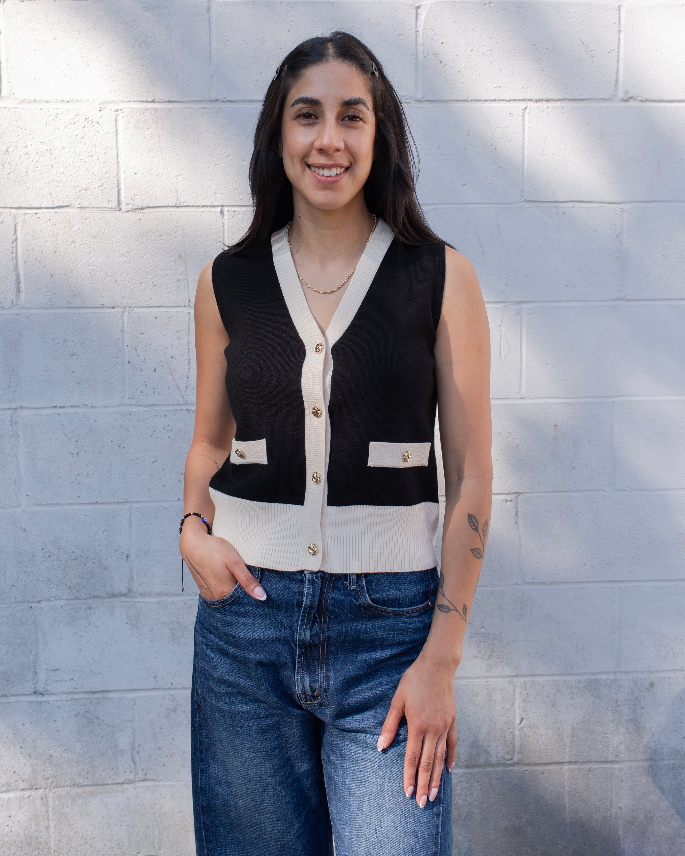 CONTRAST TRIM SWEATER VEST
