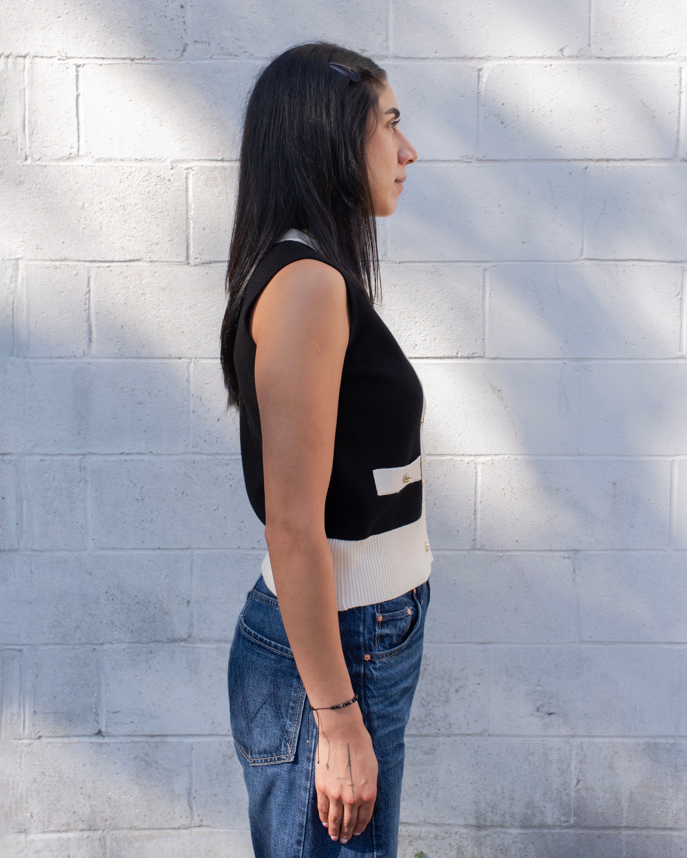 CONTRAST TRIM SWEATER VEST