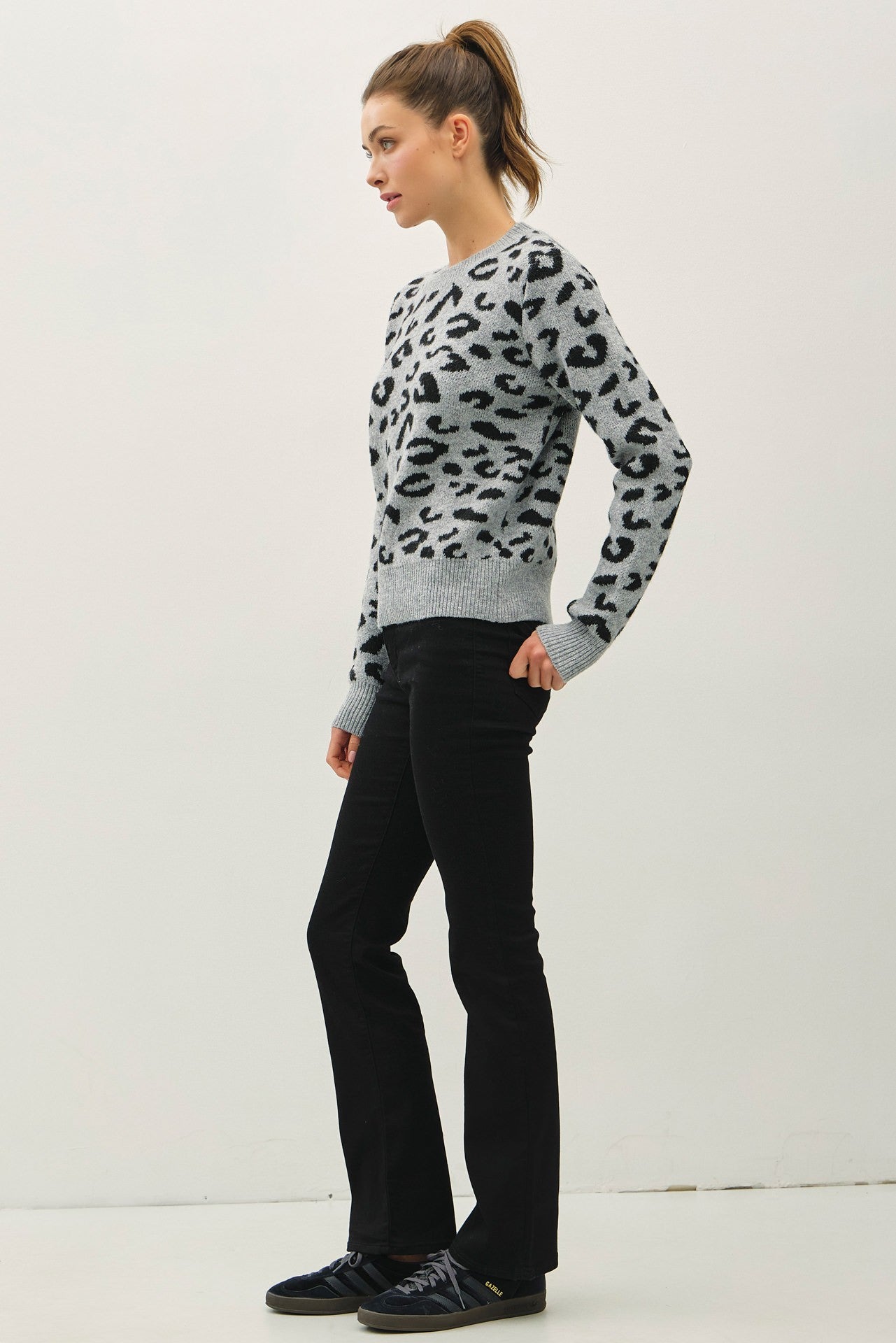 LEOPARD PRINT PULLOVER SWEATER