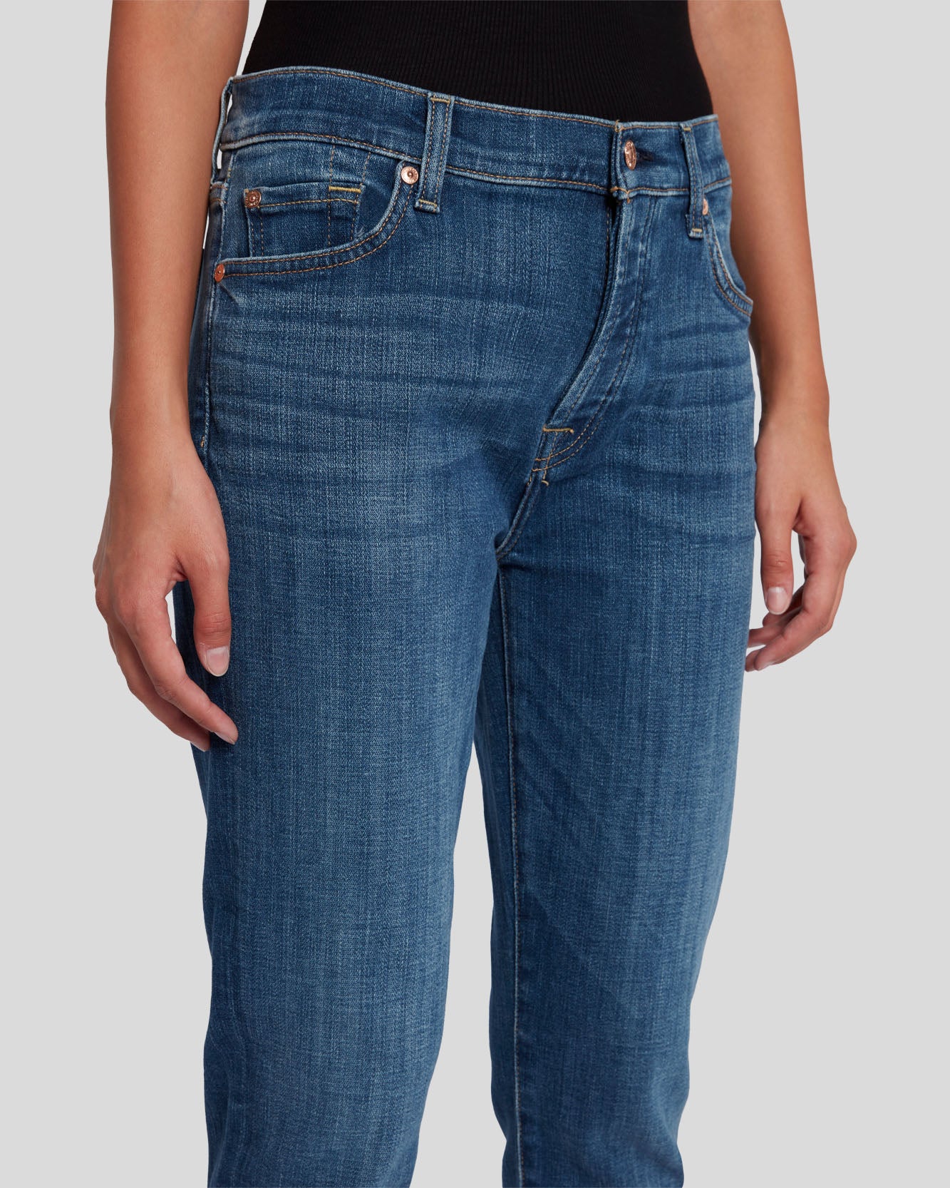7 for all mankind josefina boyfriend fit jean in broken twill vanity blue, showing close up of front pockets
