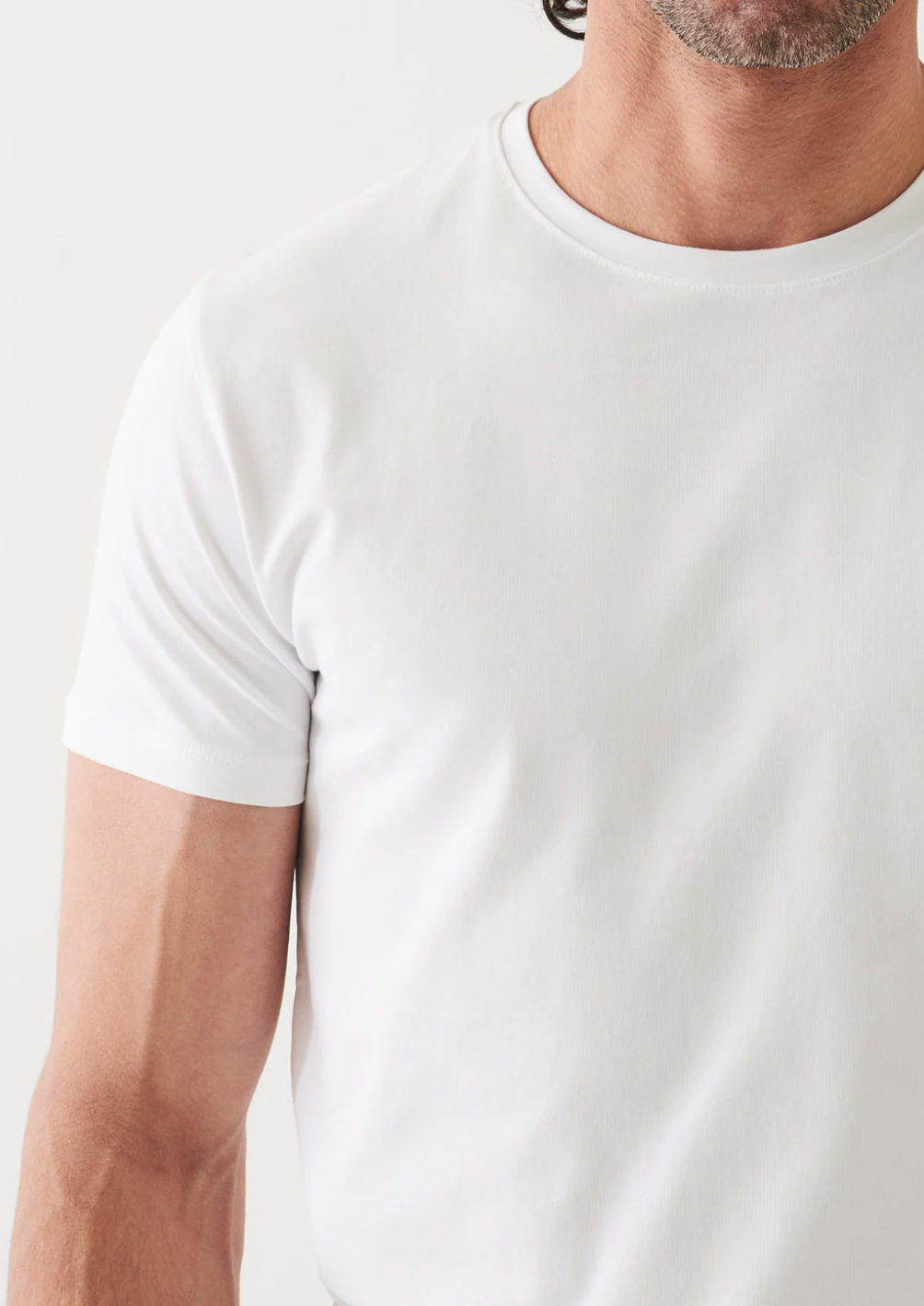 SHORT SLEEVE ICONIC CREW TEE