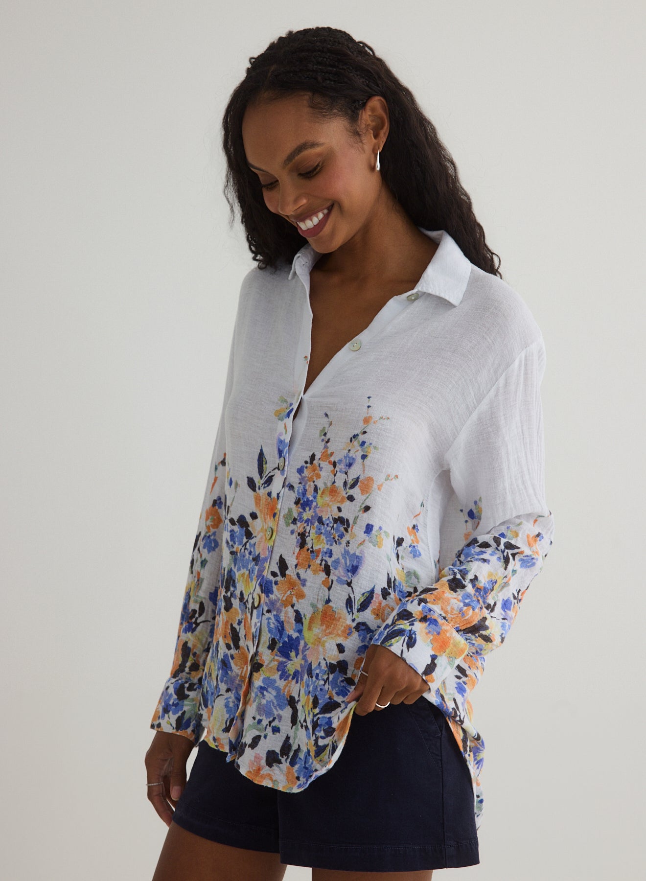 BORDER FLORAL BOYFRIEND BUTTON DOWN SHIRT