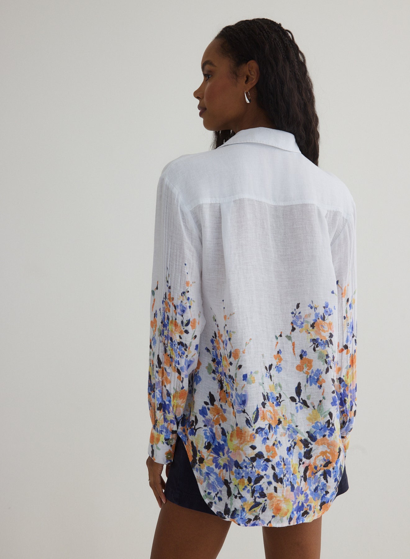 BORDER FLORAL BOYFRIEND BUTTON DOWN SHIRT