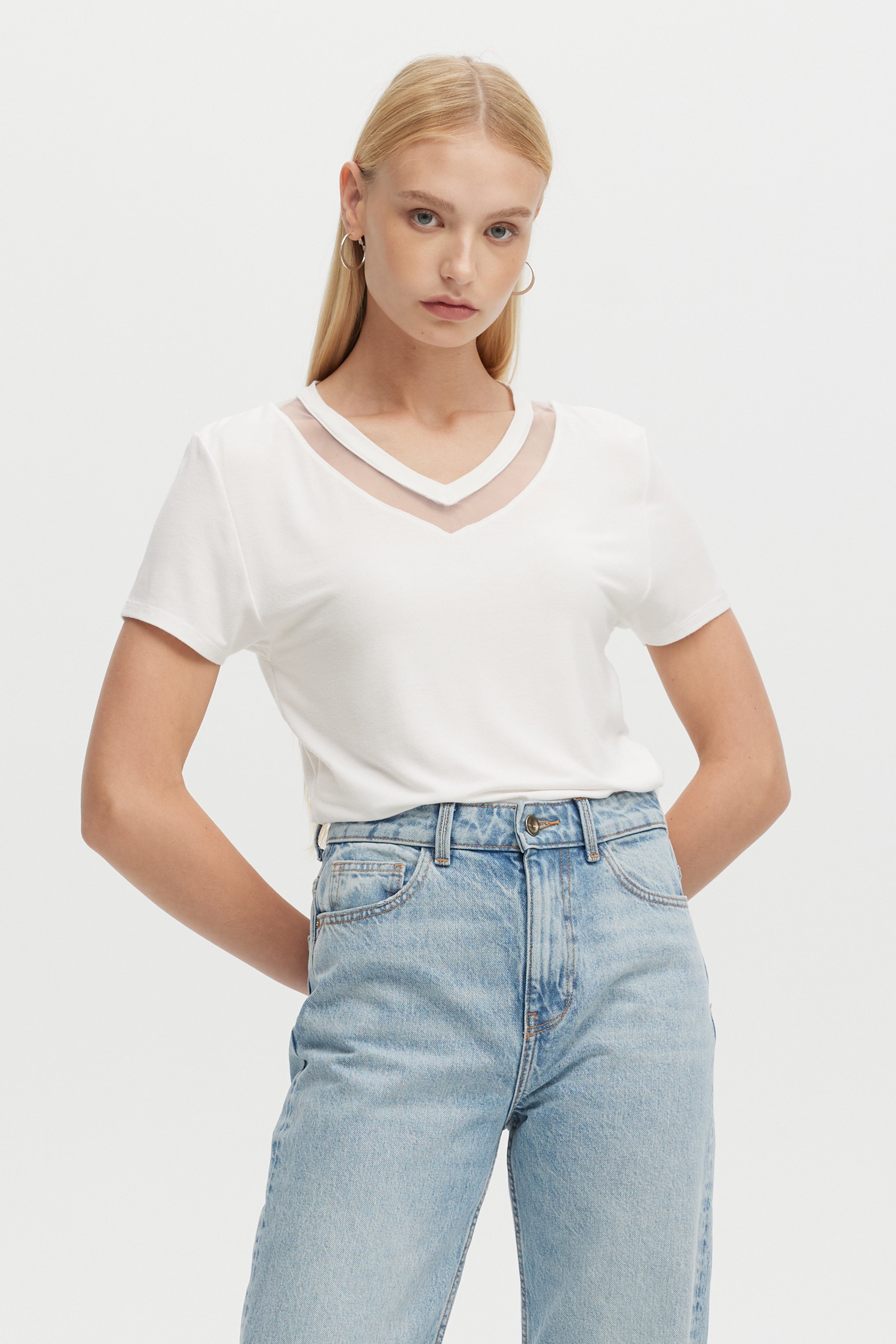 TULLE INSERTS V-NECK TEE