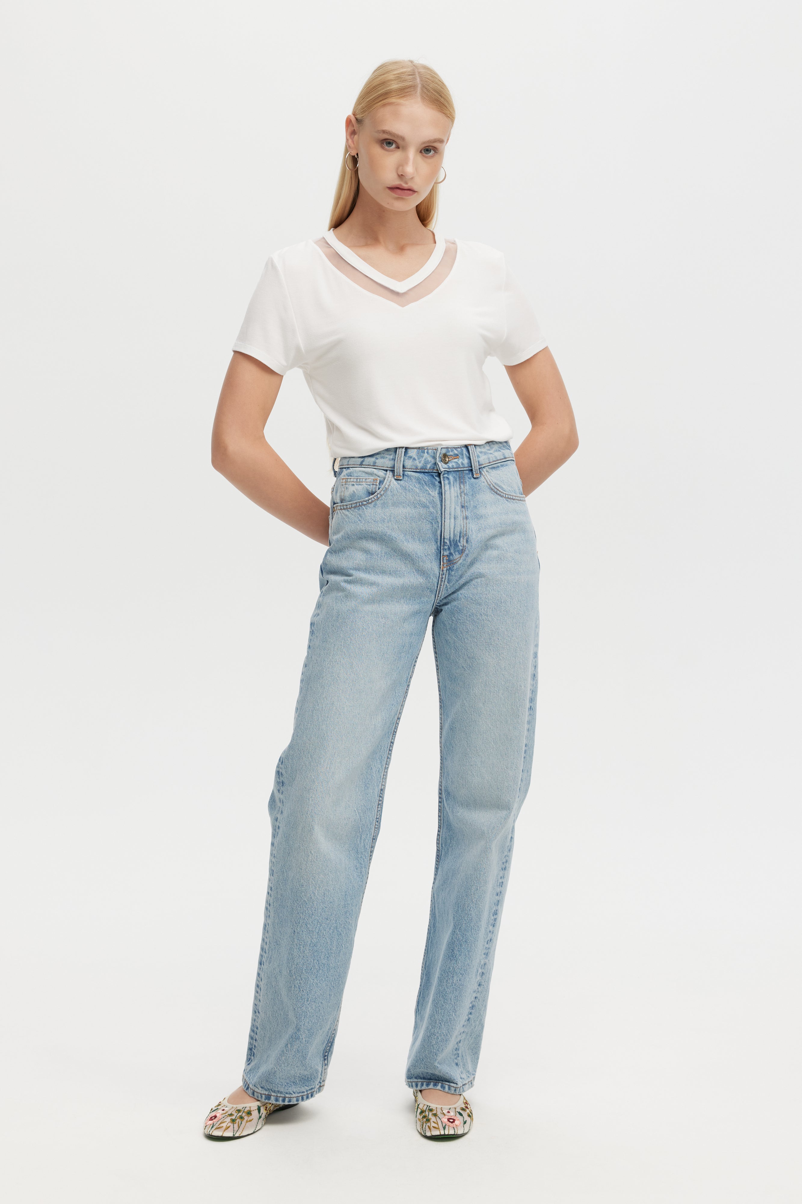 TULLE INSERTS V-NECK TEE