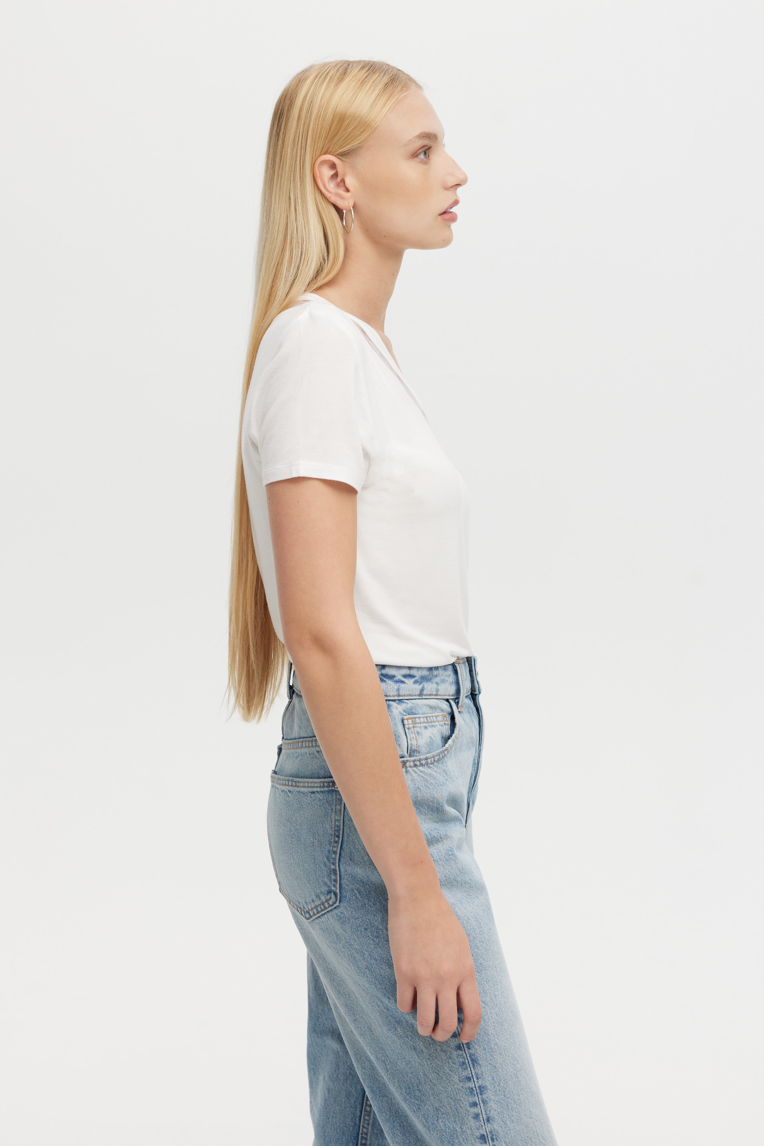 TULLE INSERTS V-NECK TEE