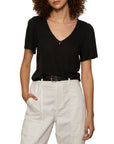 KEYHOLE FLUTTER TEE
