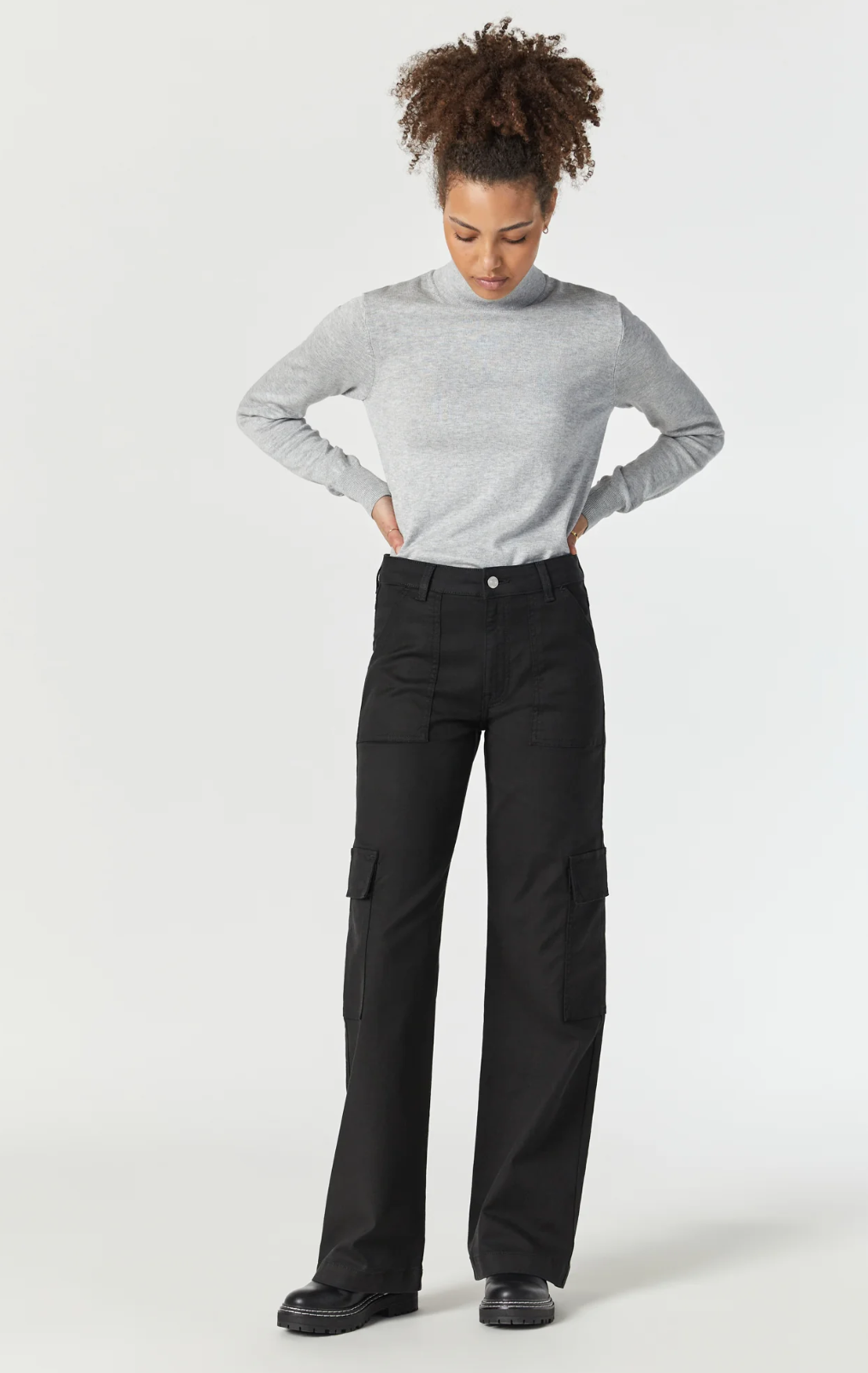 model wearing mavi jeans alva cargo pant in black luxe twill, with grey shirt and black shoes