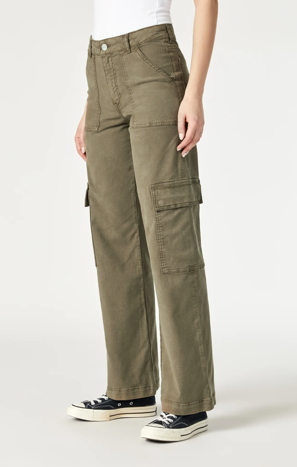 model wearing mavi jeans alva cargo pants in capers luxe twill, from the side