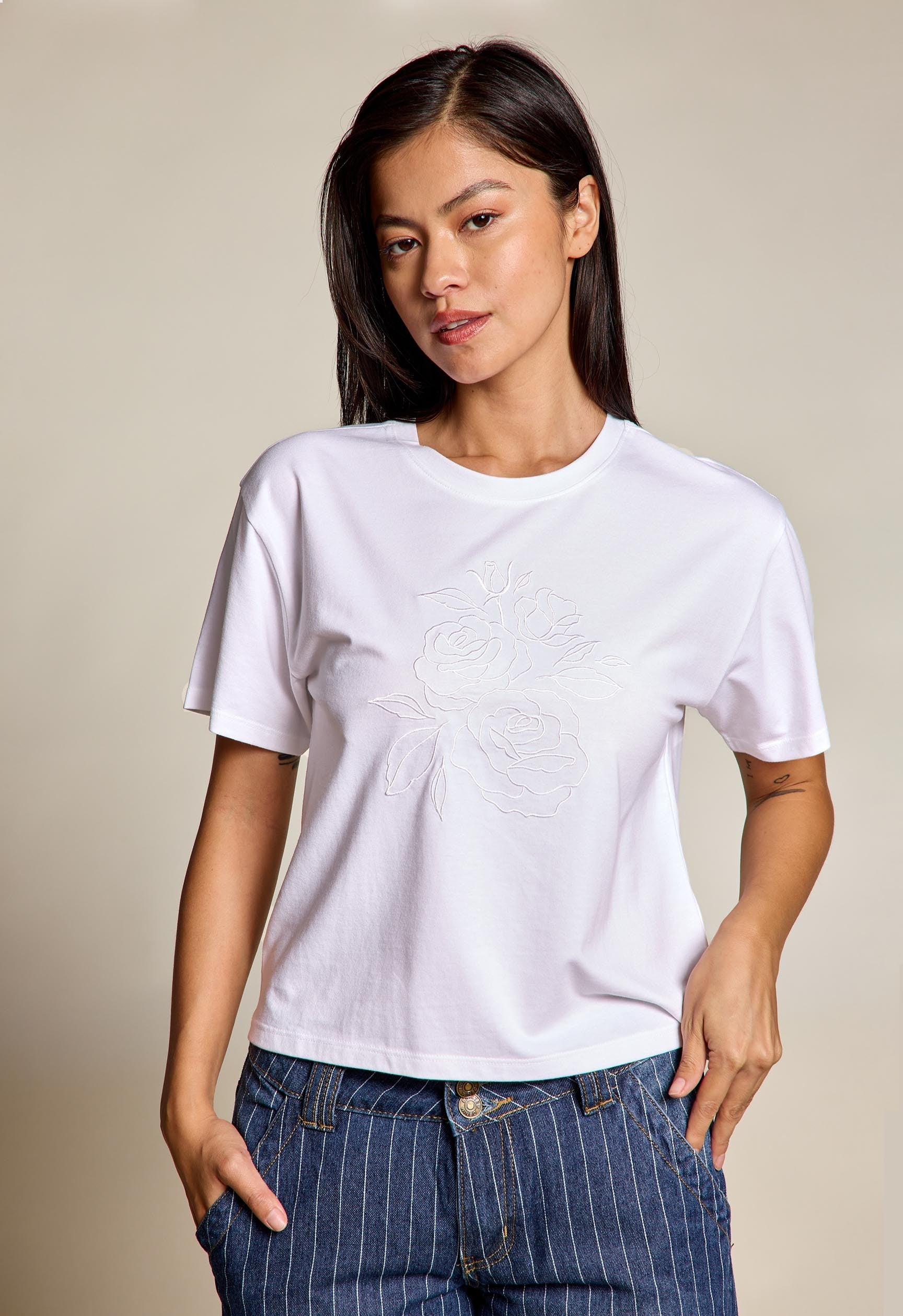 EMBROIDERED ROSES TEE