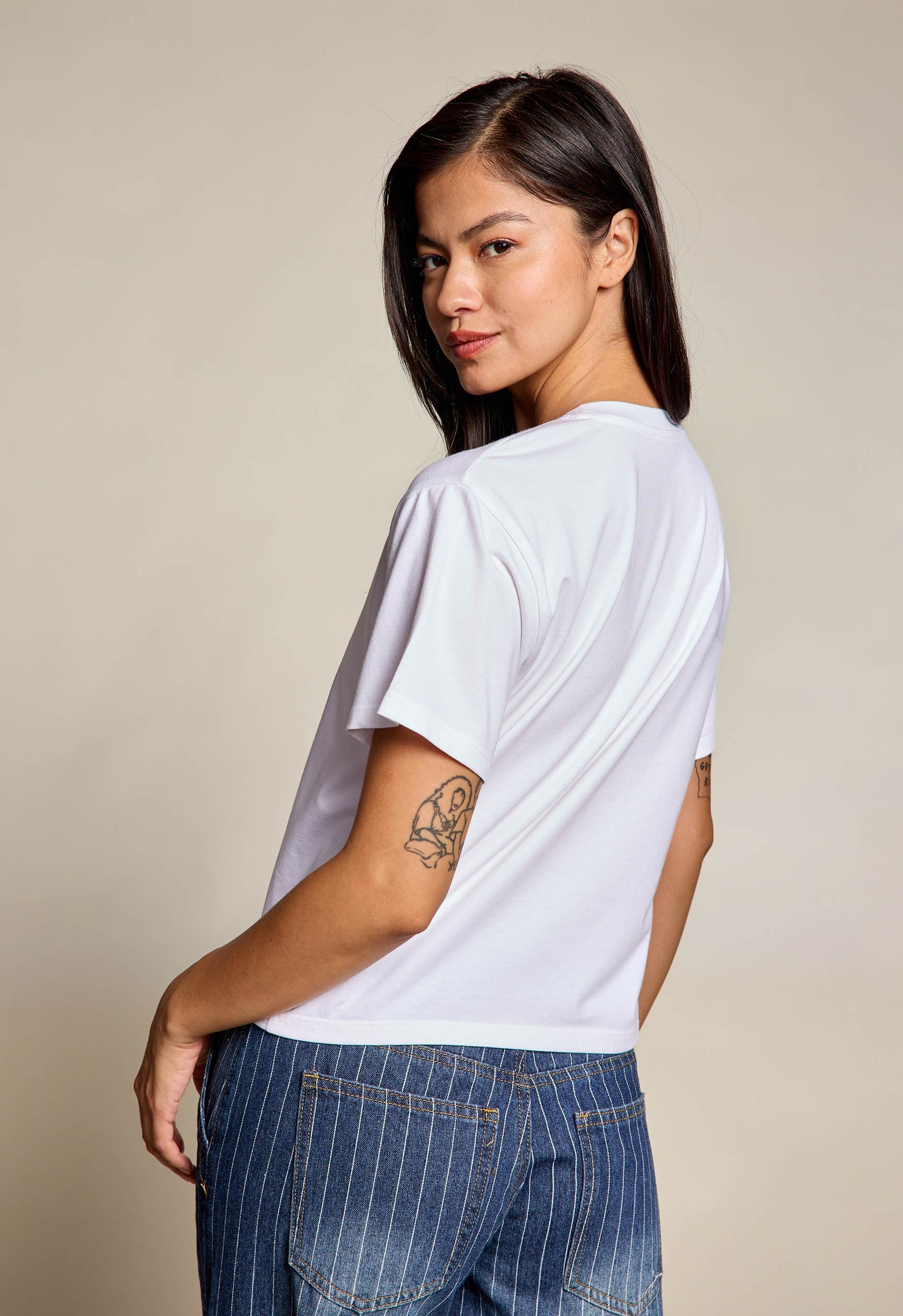 EMBROIDERED ROSES TEE