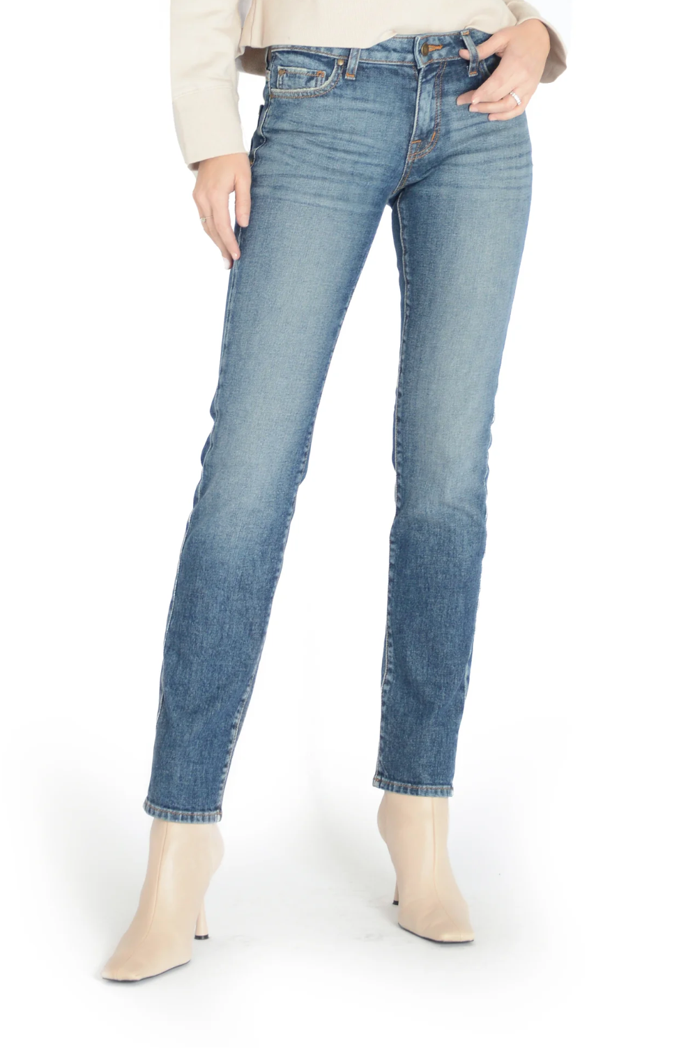 model wearing fidelity denim axl girlfriend fit jean in cortez blue, shown from the waist down