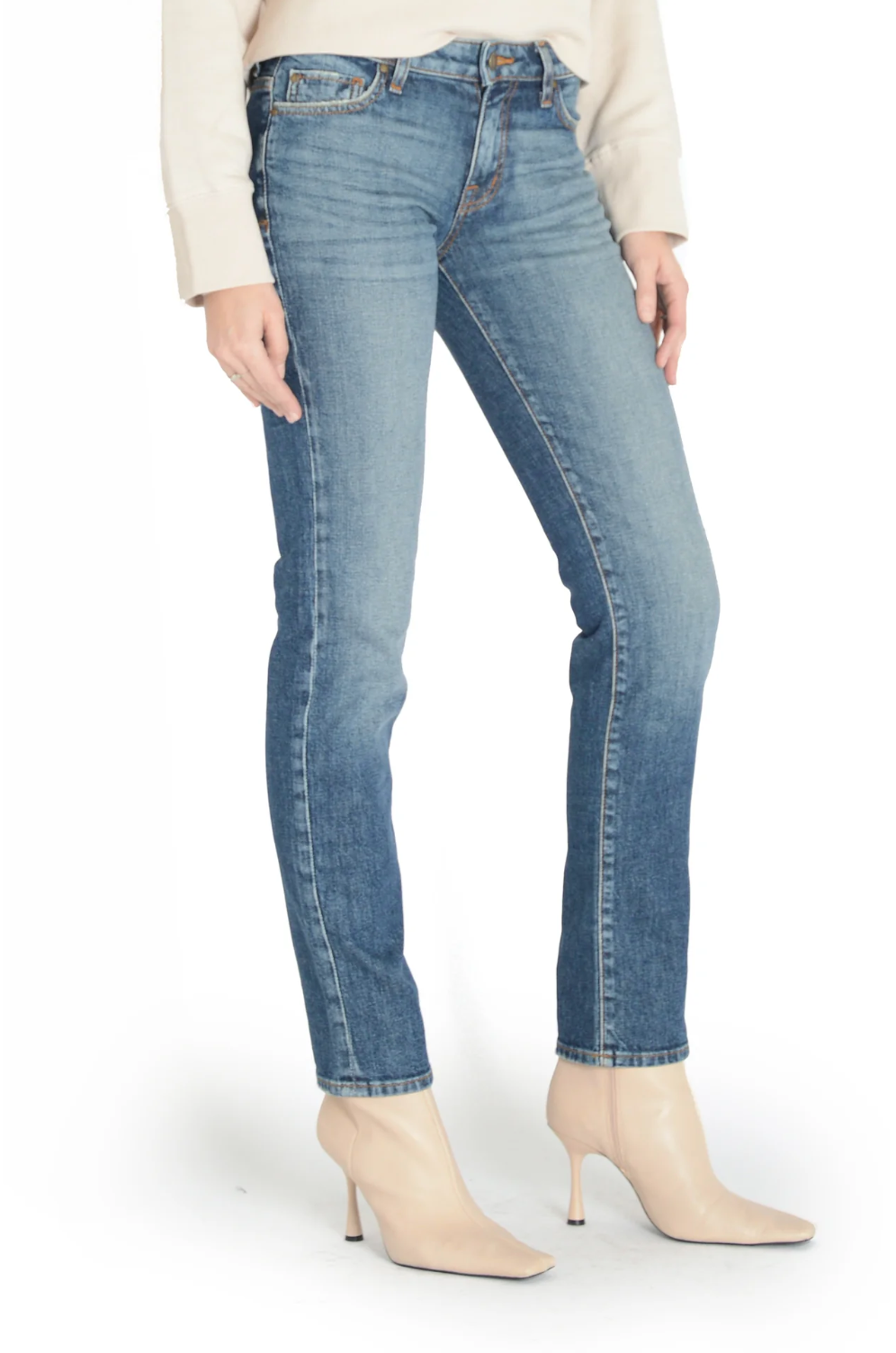 model wearing fidelity denim axl girlfriend fit jean in cortez blue, shown from the side