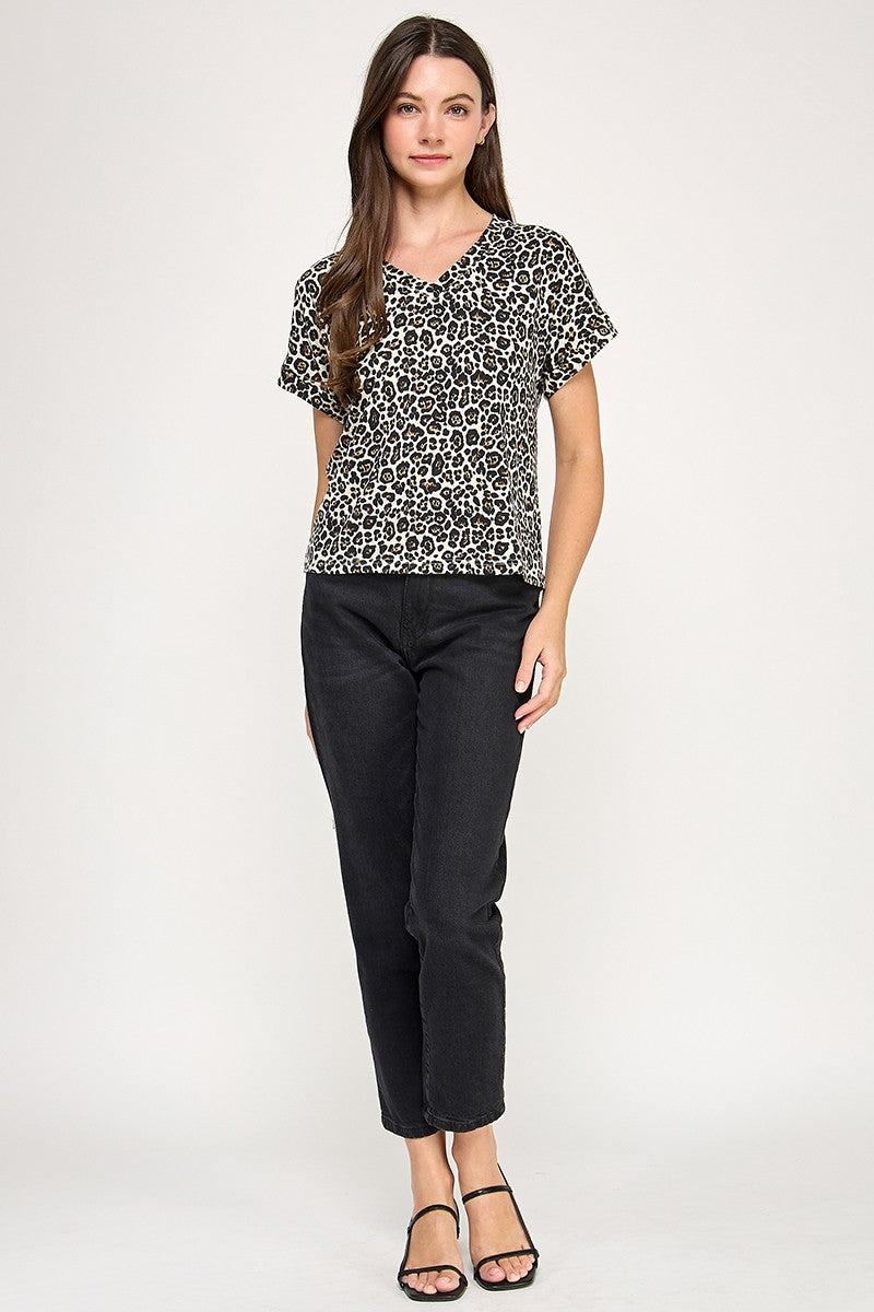 LEOPARD V-NECK TEE