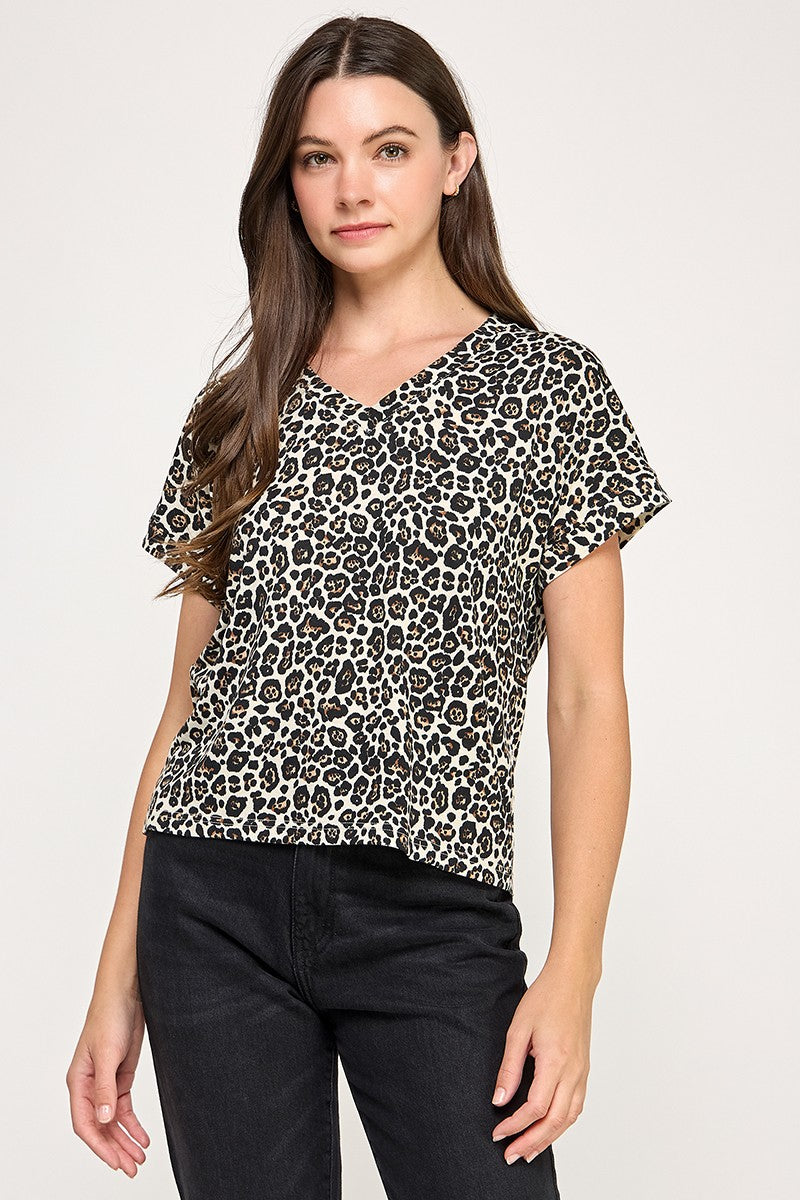 LEOPARD V-NECK TEE
