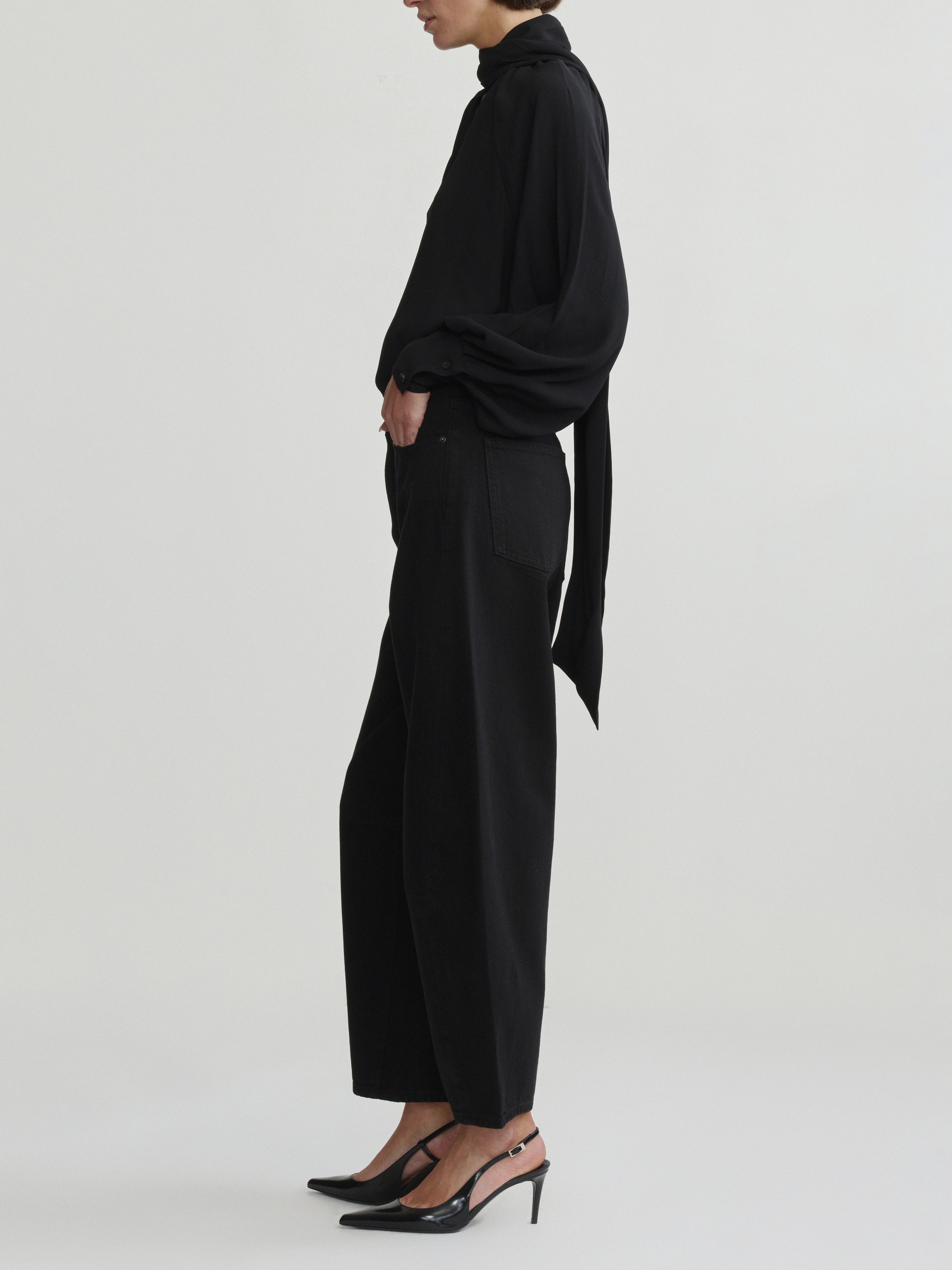 MIRO HIGH-RISE BARREL IN BLACK