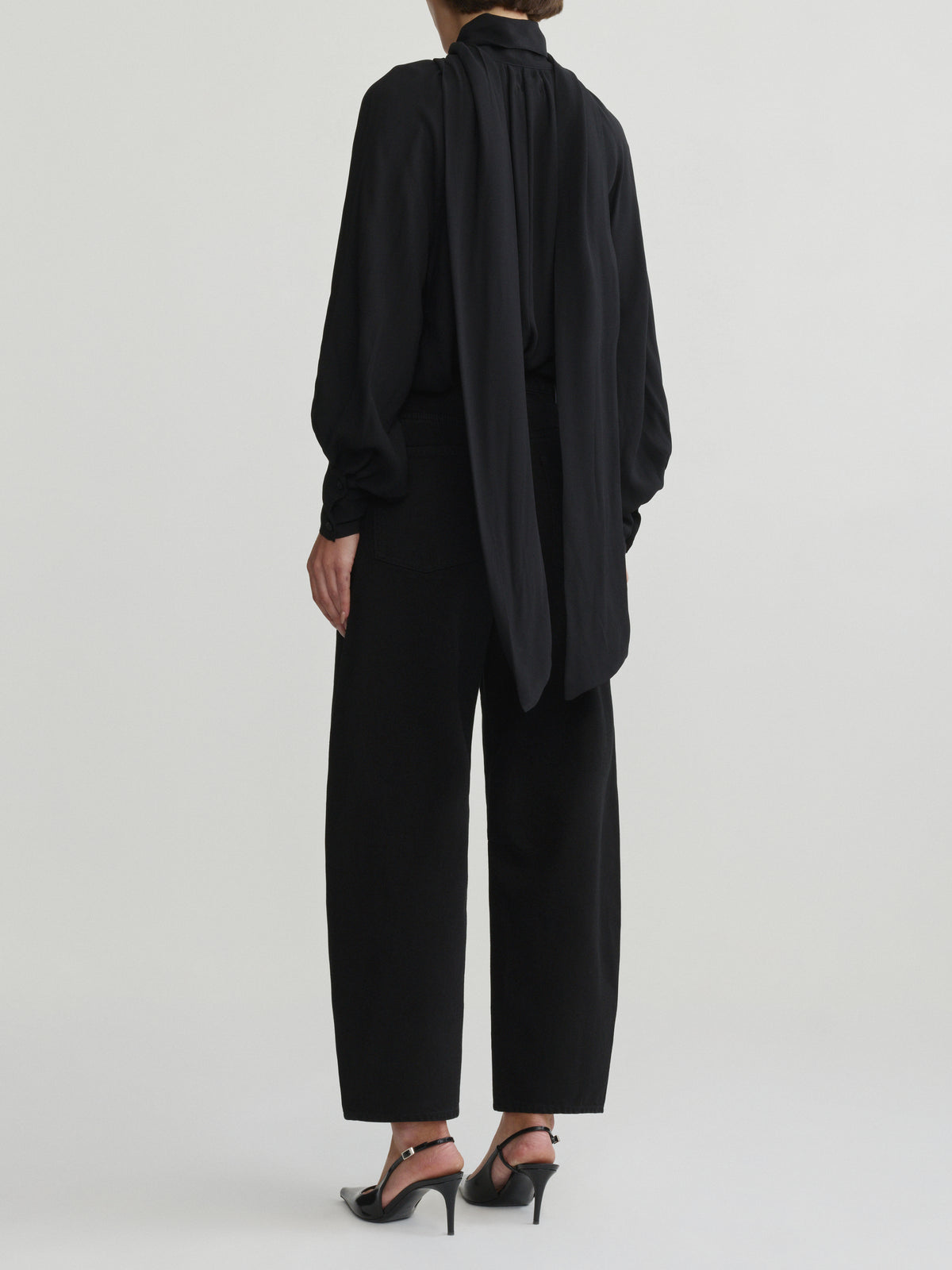 MIRO HIGH-RISE BARREL IN BLACK