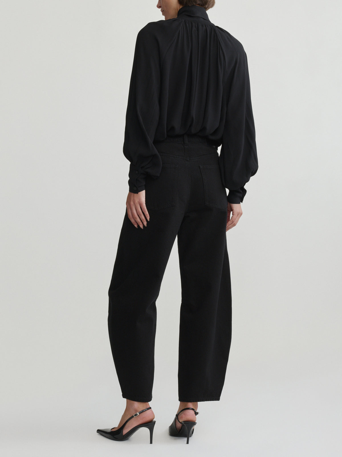 MIRO HIGH-RISE BARREL IN BLACK