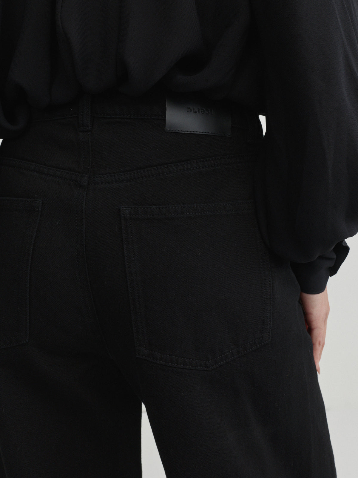 MIRO HIGH-RISE BARREL IN BLACK