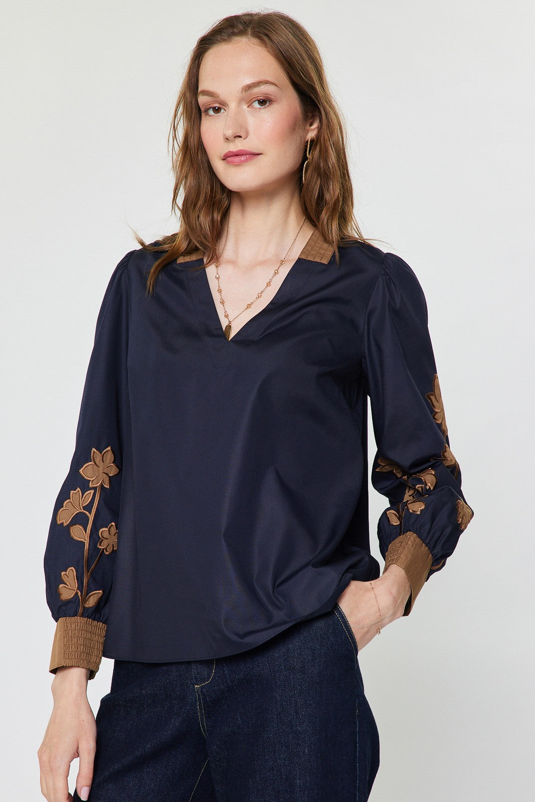 CONTRAST EMBROIDERED V-NECK BLOUSE