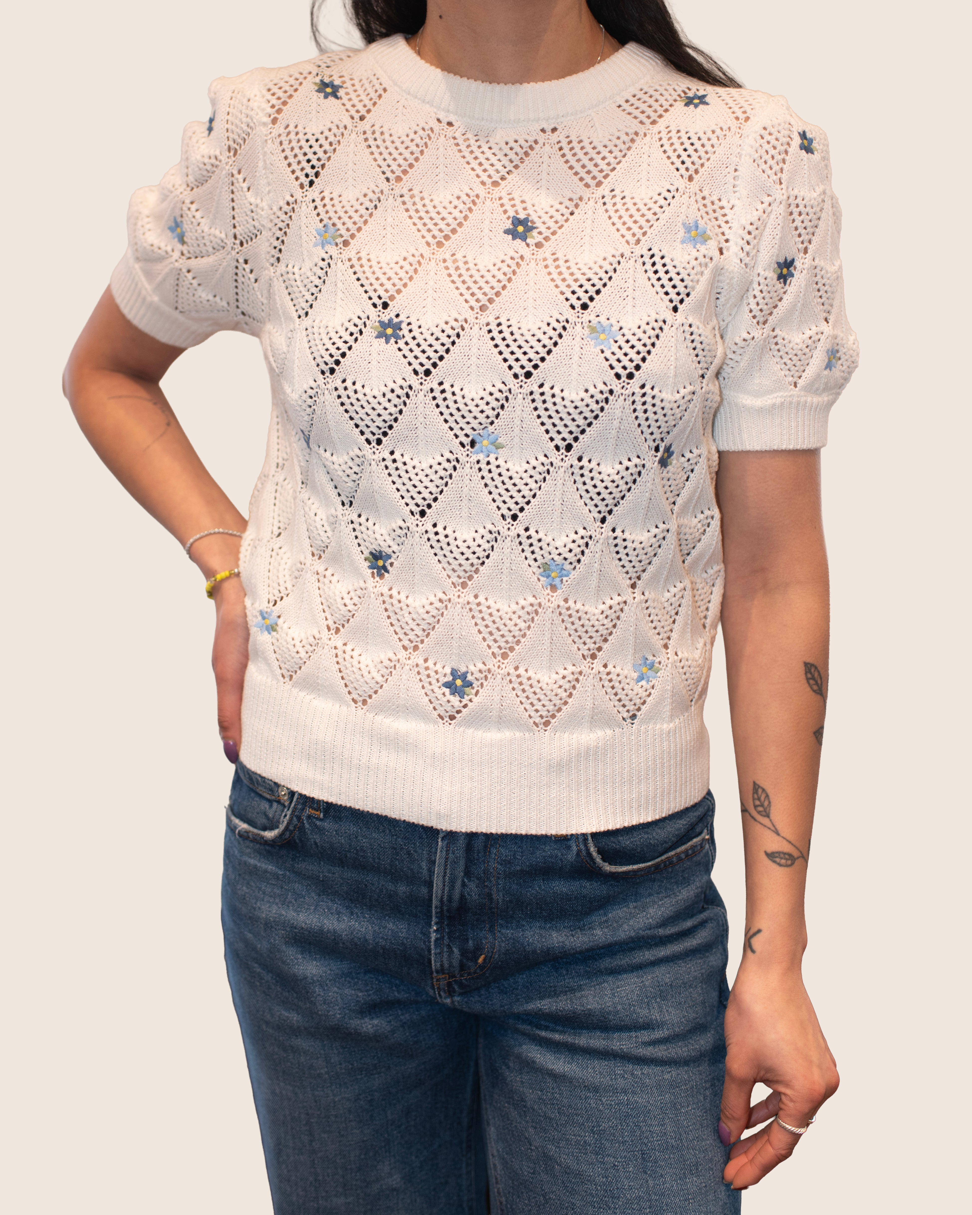 EMBROIDERED CROCHET PUFF SLEEVE SWEATER