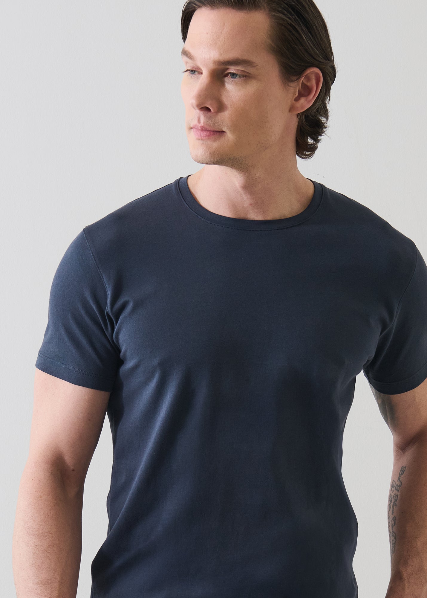 SHORT SLEEVE ICONIC PIMA COTTON CREW NECK TEE