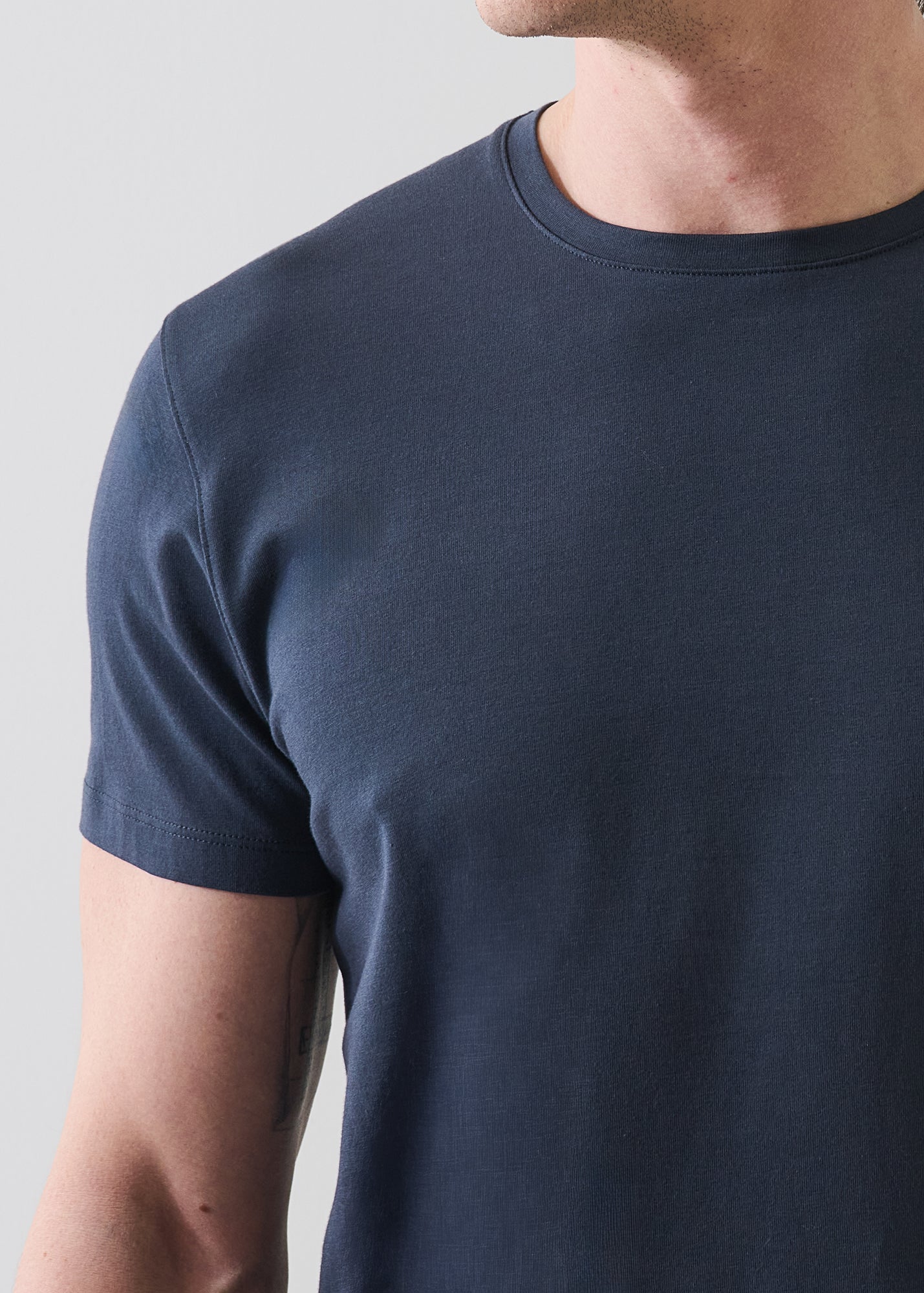SHORT SLEEVE ICONIC PIMA COTTON CREW NECK TEE