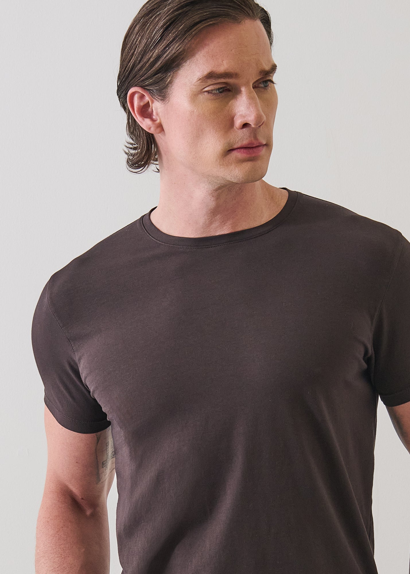 SHORT SLEEVE ICONIC PIMA COTTON CREW NECK TEE