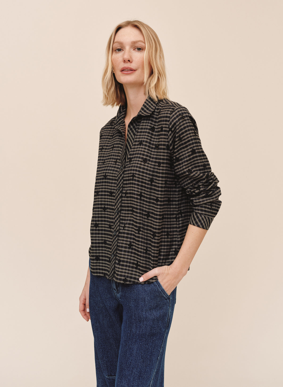 GINGHAM PUCKER WITH EMBROIDERY CLEAN BUTTON