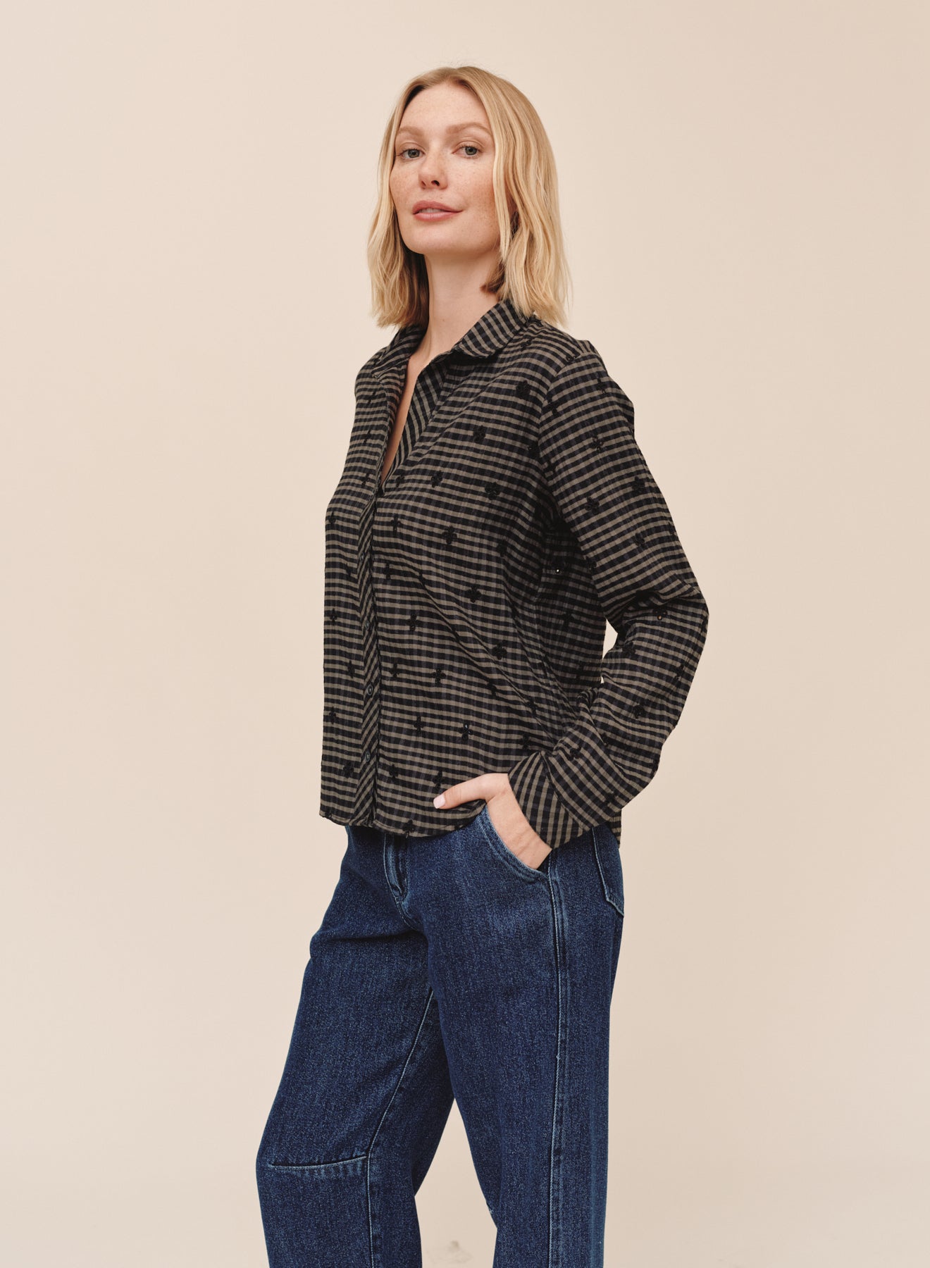 GINGHAM PUCKER WITH EMBROIDERY CLEAN BUTTON