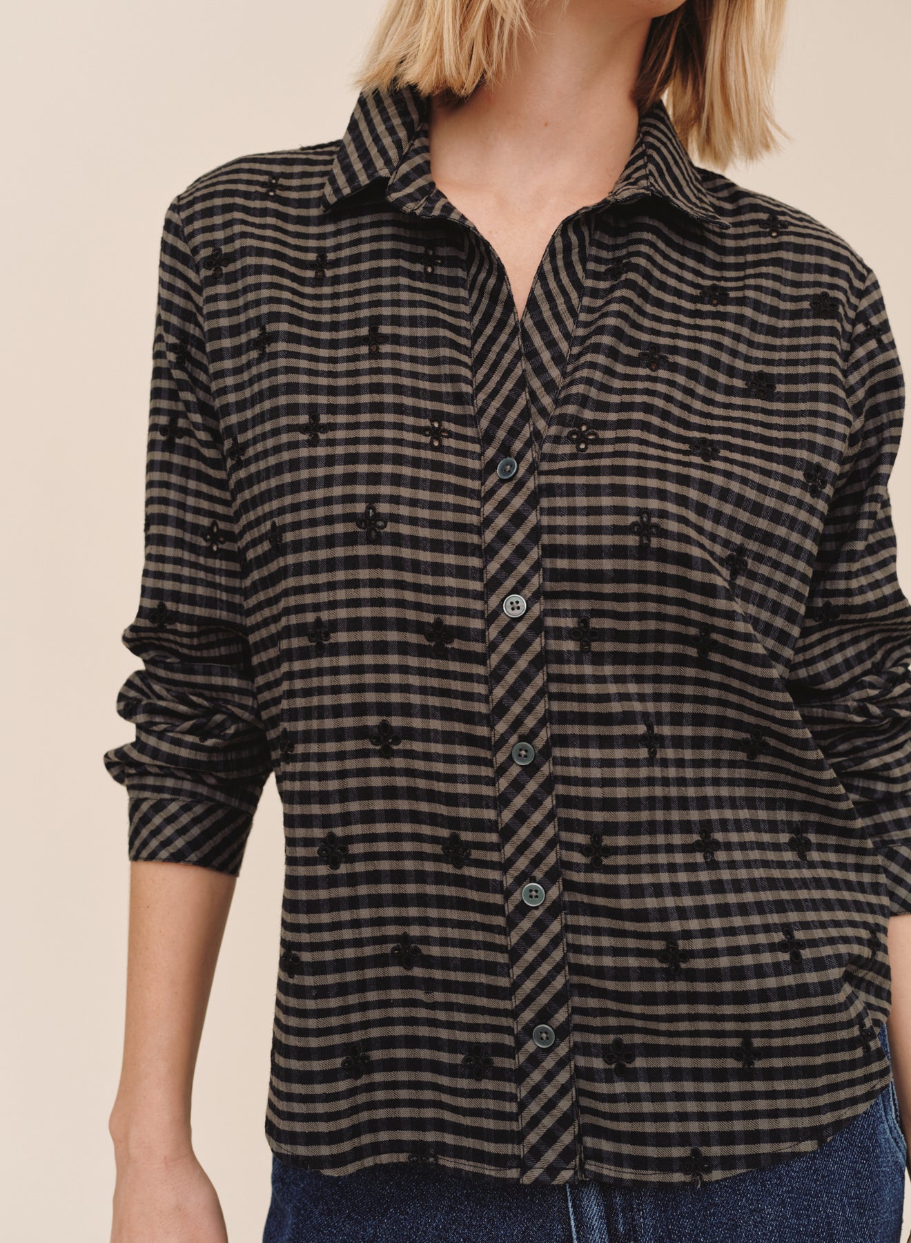 GINGHAM PUCKER WITH EMBROIDERY CLEAN BUTTON