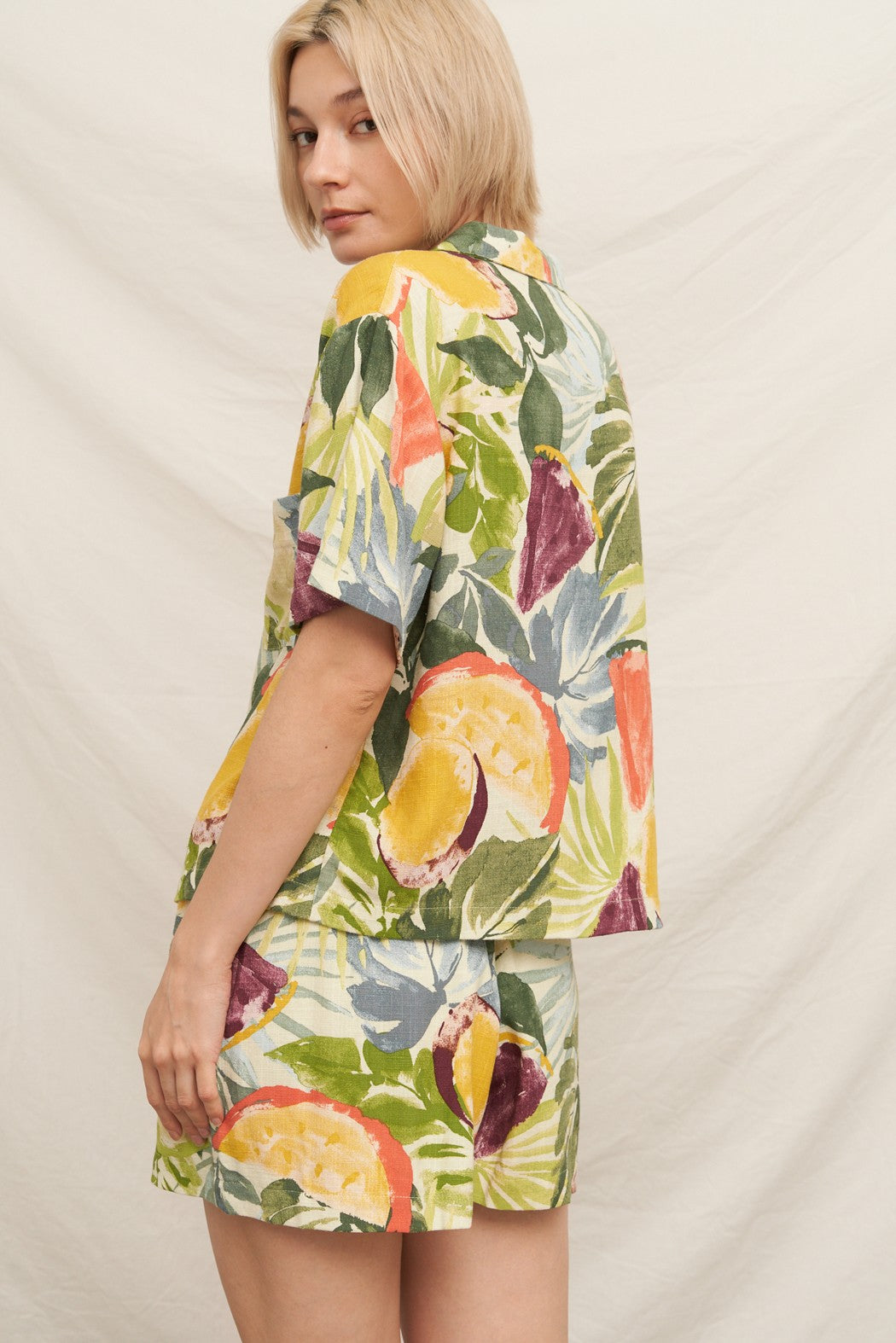 TROPICAL CITRUS NOTCH COLLAR SHORT SLEEVE SHIRT