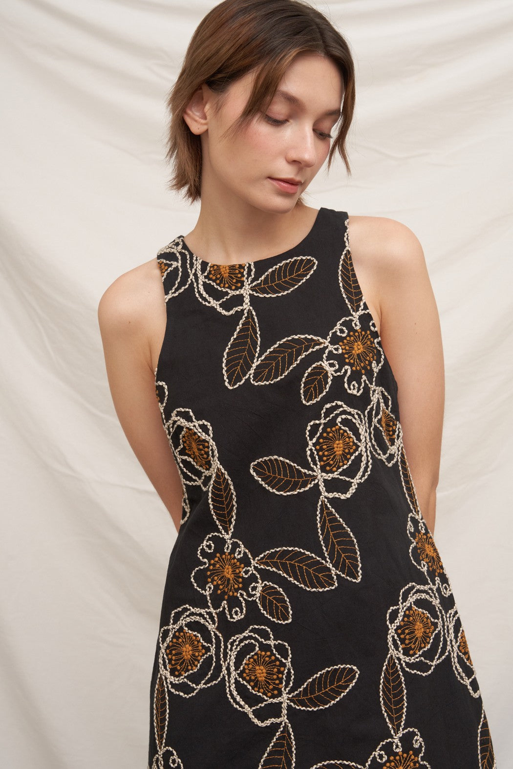 FLORAL EMBROIDERED SLEEVELESS MINI DRESS