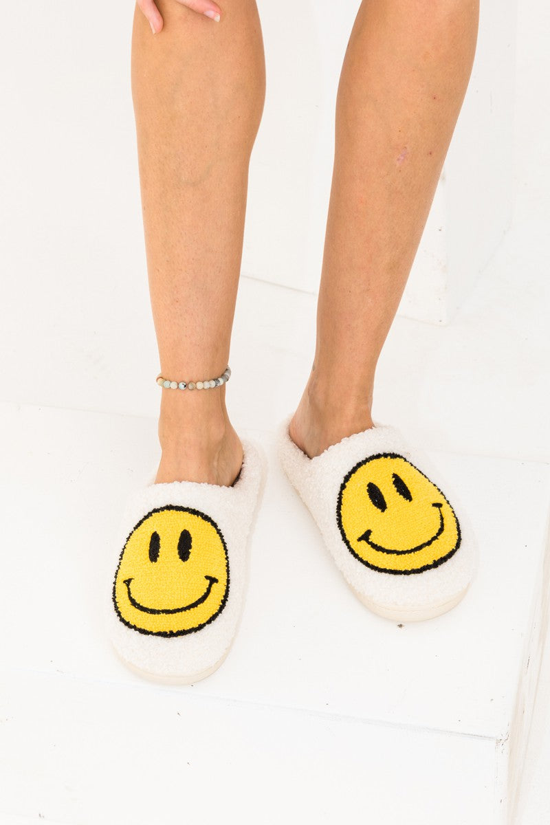 SMILEY FACE FUZZY SLIPPER