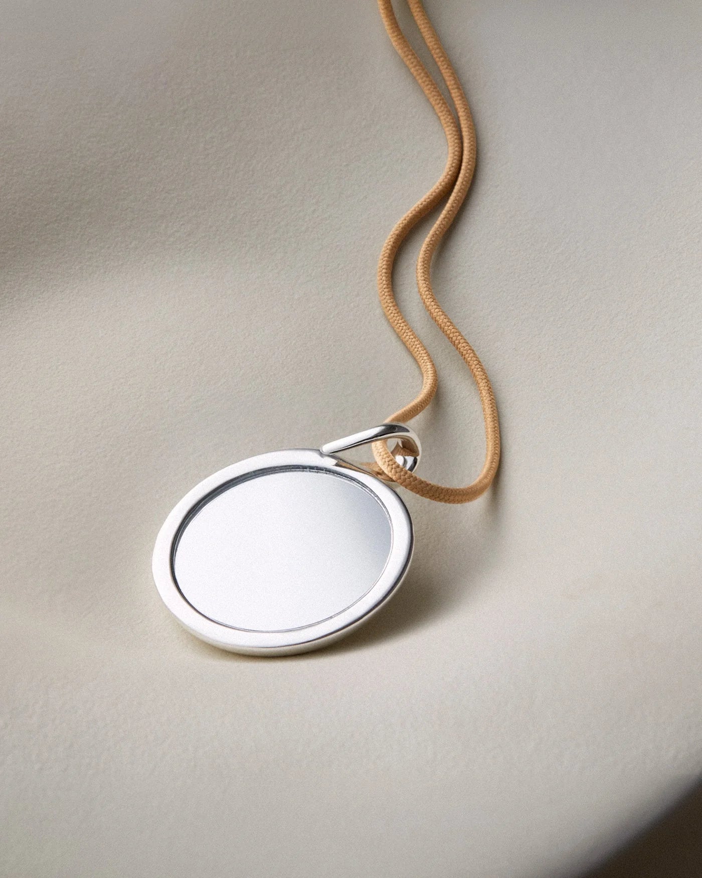 NICO MIRROR PENDANT ROPE NECKLACE