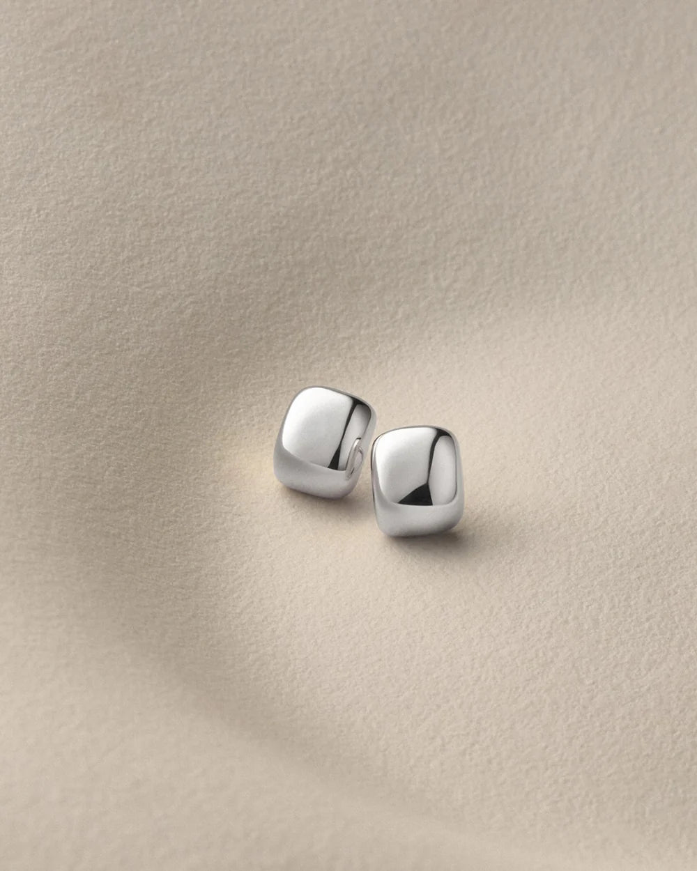 MINI TATE EARRING