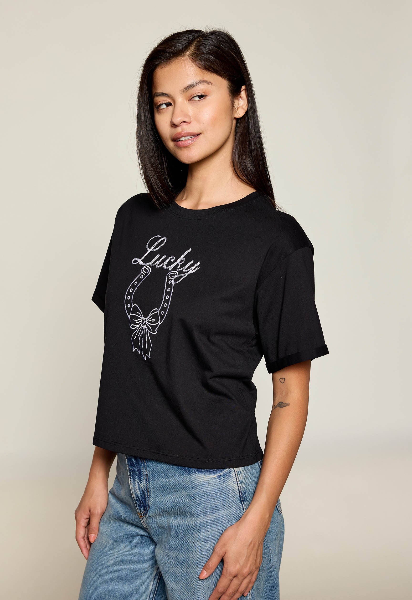 LUCKY HORSESHOE TEE