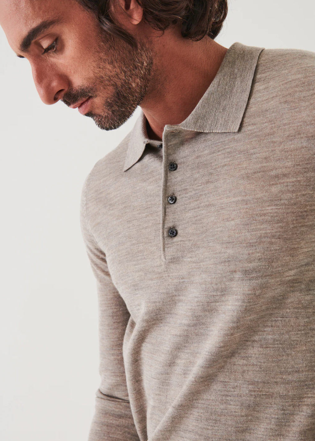 close up view of the neckline of the14GG MERINO POLO