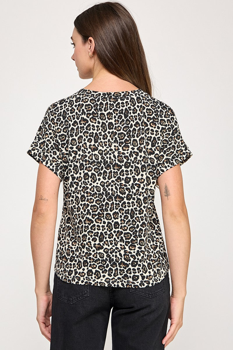 LEOPARD V-NECK TEE