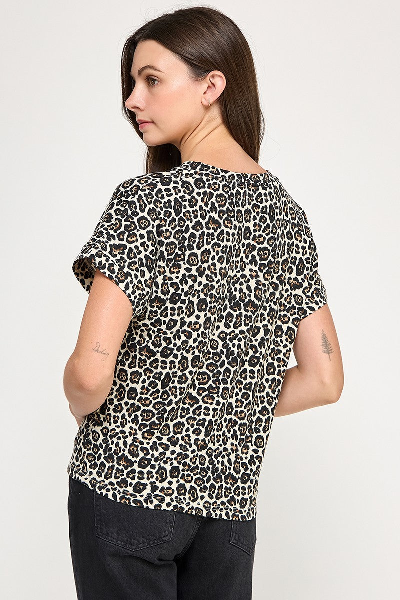 LEOPARD V-NECK TEE
