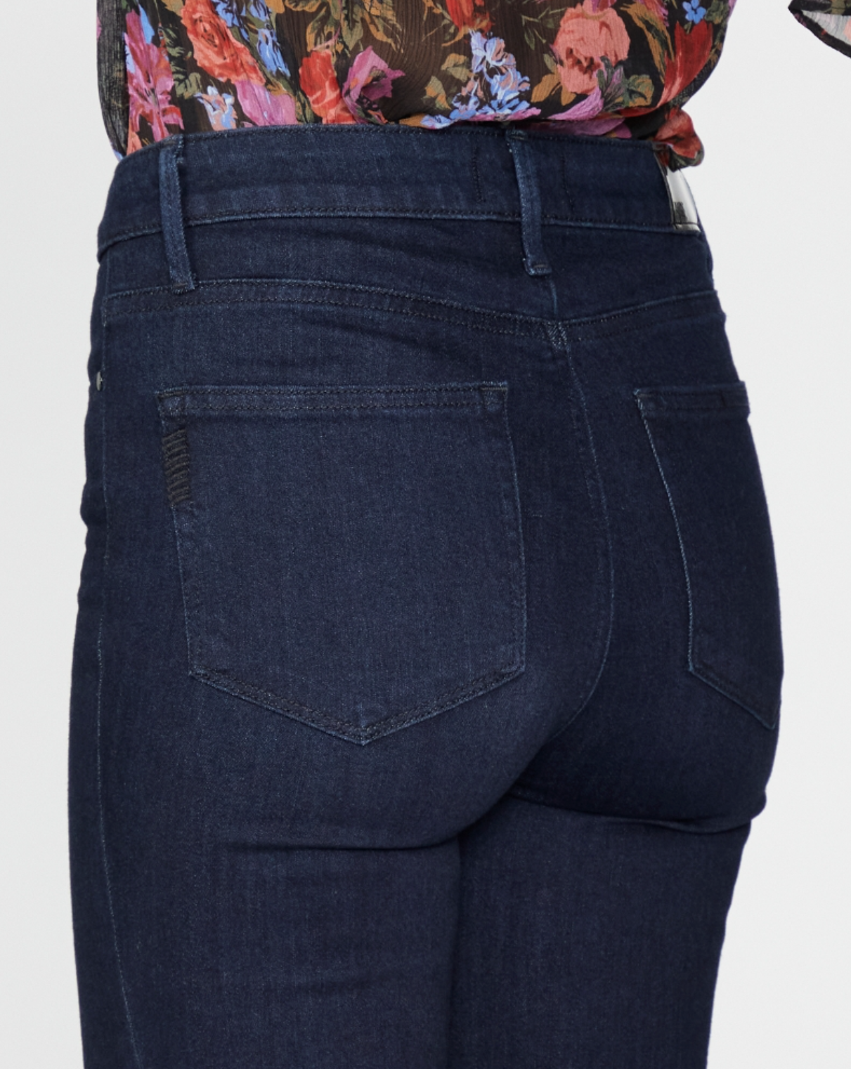 close up view of the rear pocket of the hoxton high rise straight from paige in fidelity blue